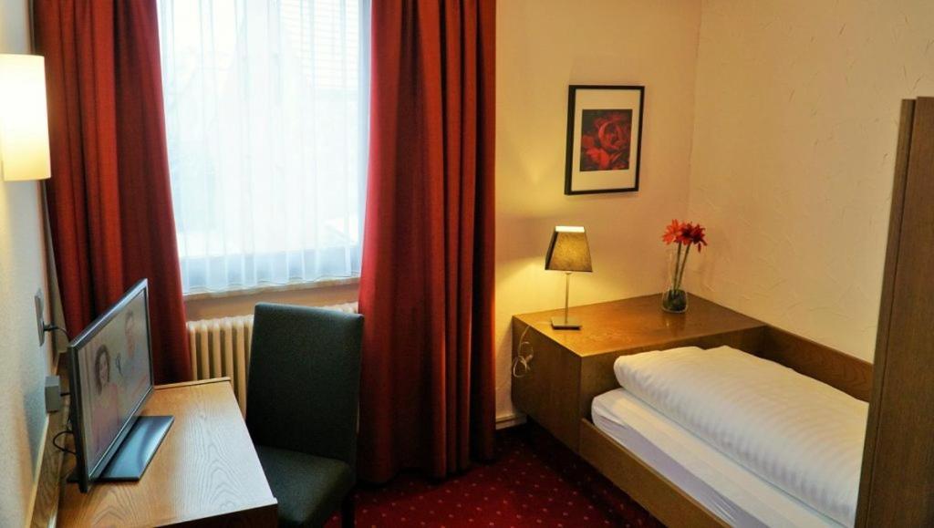 Hotel Zum Goldenen Ochsen Maikammer Exteriör bild