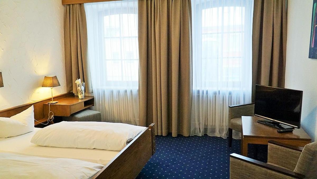 Hotel Zum Goldenen Ochsen Maikammer Exteriör bild